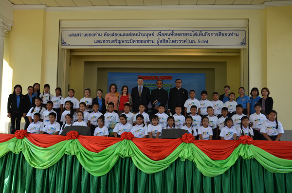 นักเรียนดรุณานุเคราะห์รับรางวัลการประกวดการแข่งขัน Global sing-alnog 2013