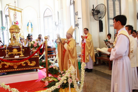 พระธาตุหัวใจนักบุญคามิลโลเยือนอาสนวิหารแม่พระบังเกิด บางนกแขวก