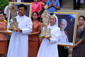 พระธาตุ 2 นักบุญจากเพชรบุรีสู่แม่กลอง