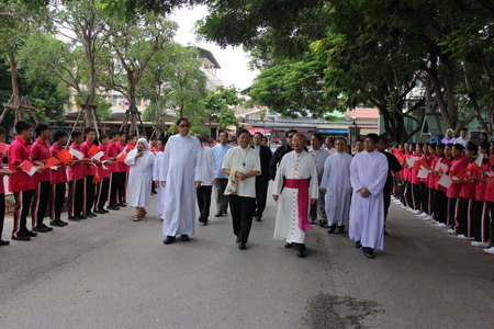 ต้อนรับพระคาร์ดินัลชาร์ลส์ เมือง โบ 