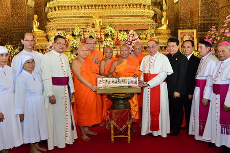 พิธีส่งมอบพระคัมภีร์อักษรขอม (บาลี-ไทย)ฯ