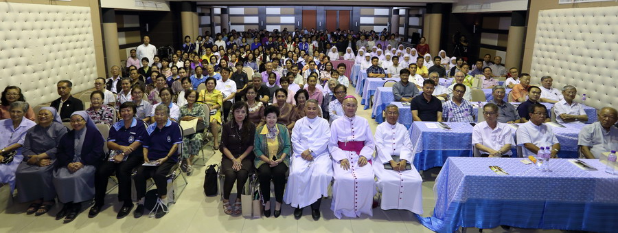สังฆมณฑลราชบุรีจัดวันศึกษาสมณลิขิตเตือนใจ "จงชื่นชมยินดีเถิด"